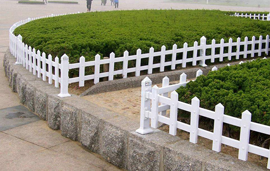 花壇草坪<a href=http://m.yflyw.com target=_blank class=infotextkey>護(hù)欄</a>