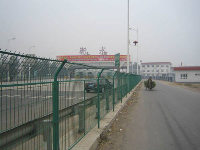 高速公路<a href=http://m.yflyw.com target=_blank class=infotextkey>護(hù)欄網(wǎng)</a>