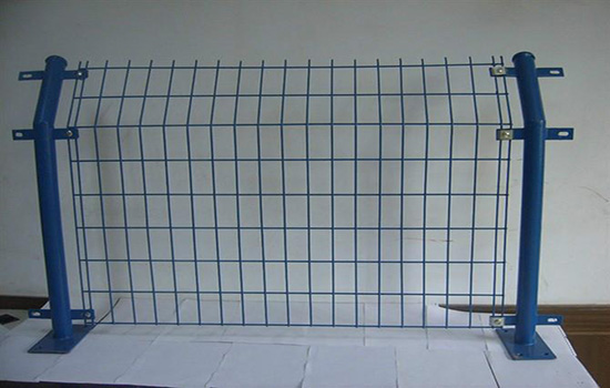 雙邊<a href=http://m.yflyw.com target=_blank class=infotextkey><a href=http://m.yflyw.com target=_blank class=infotextkey>護(hù)欄</a>網(wǎng)</a>