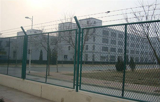 籃球場(chǎng)<a href=http://m.yflyw.com target=_blank class=infotextkey>護(hù)欄</a>