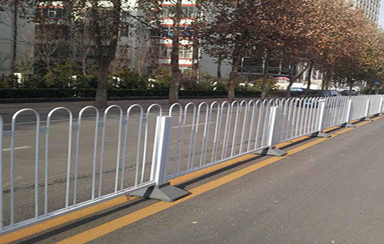 道路馬路<a href=http://m.yflyw.com target=_blank class=infotextkey>護(hù)欄</a>