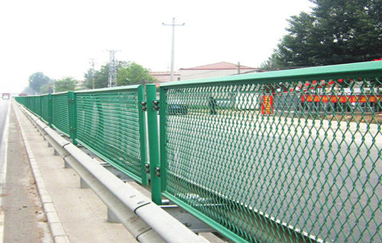 防眩<a href=http://m.yflyw.com target=_blank class=infotextkey>護(hù)欄網(wǎng)</a>