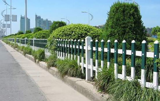綠化草坪<a href=http://m.yflyw.com target=_blank class=infotextkey>護(hù)欄</a>